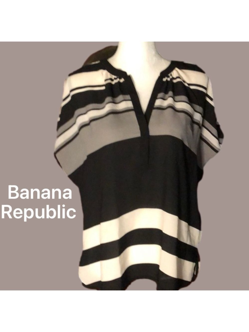 Black/White/Grey Blouse Banana Republic (LPetite) - Picture 2 of 7